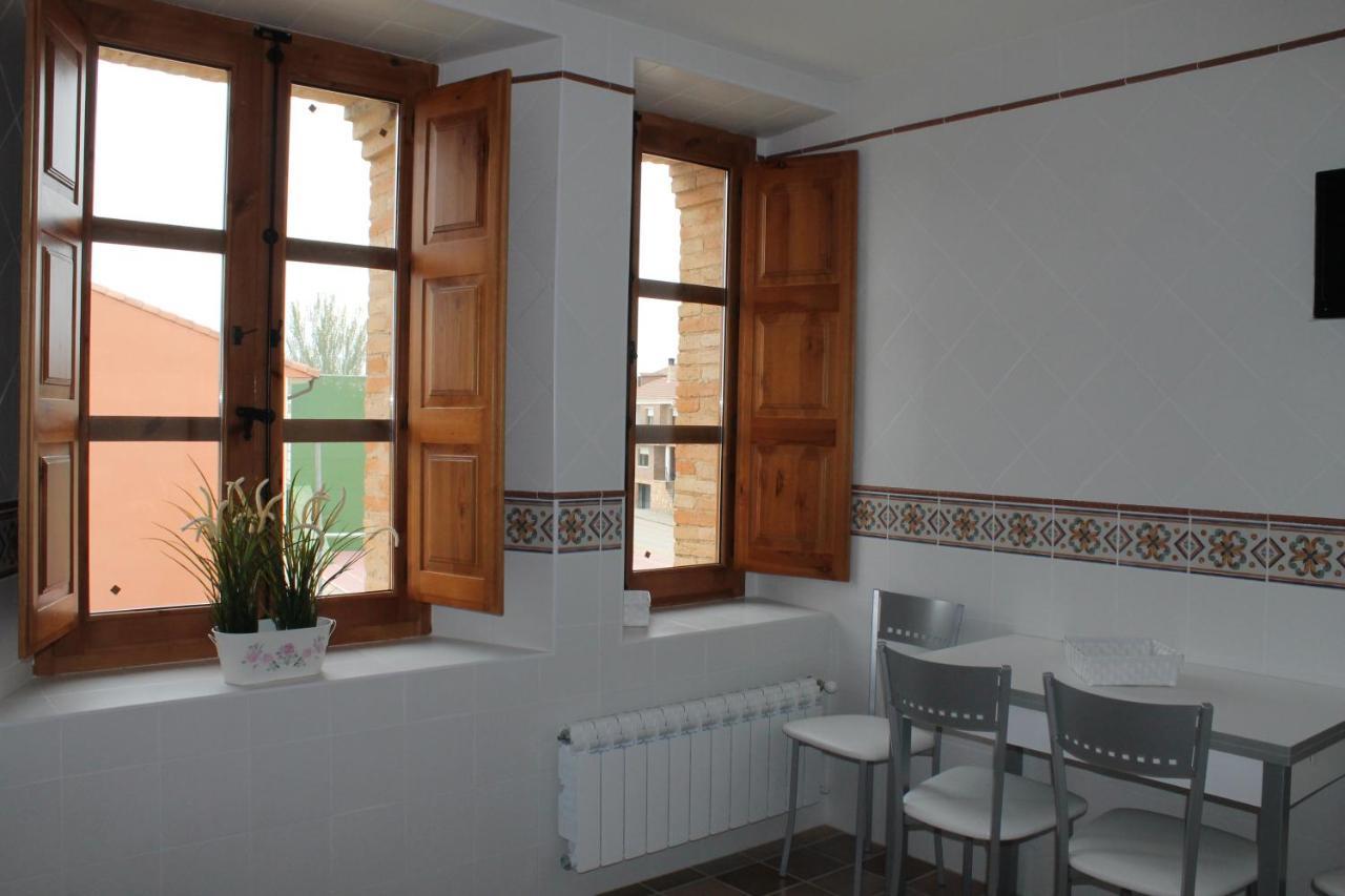 Apartamentos Ribera Del Duero Las Escuelas Vadocondes Exteriör bild