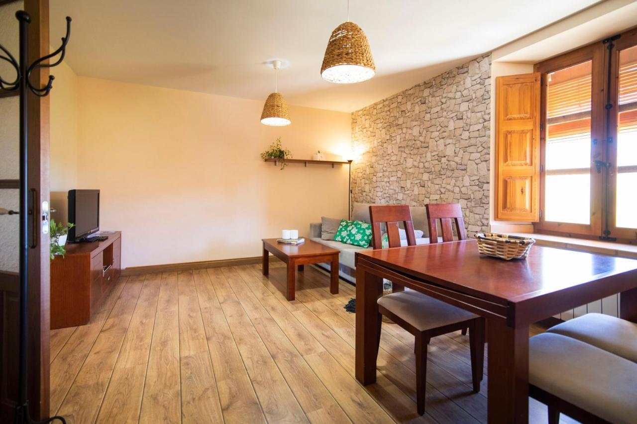 Apartamentos Ribera Del Duero Las Escuelas Vadocondes Exteriör bild